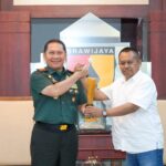 Sukses Kawal Pemilu 2024, Mayjen TNI Rafael Granada Baay Terima Penghargaan Dari PWI Jatim